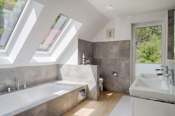 Vollbad mit Dusche Obergeschoss
