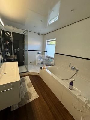 Familienbad am Schlafzimmer