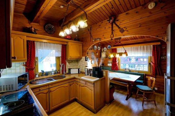 Küche mit Essecke.jpg