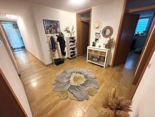 gr. Flur, viel Abstellfläche