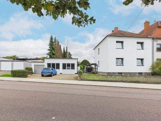 Ein-/Zweifamilienhaus mit Werkstatt in SB-Ensheim