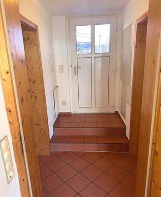 EG_Flur mit Wohnungseingang