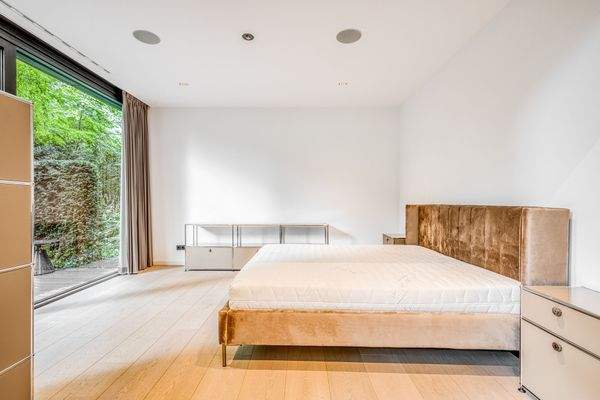 Schlafzimmer mit Terrassenzugang