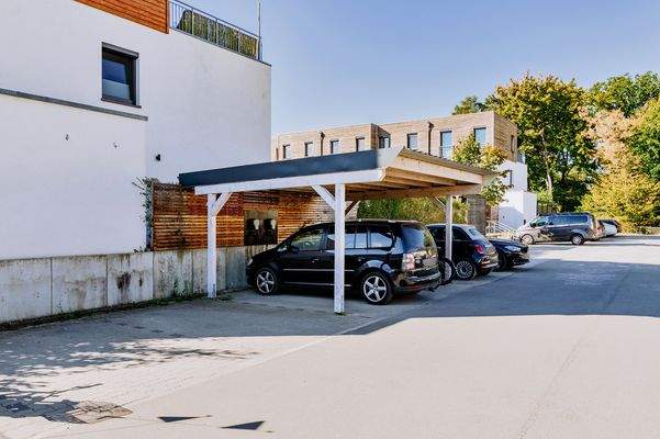 Großzügige Anzahl von KFZ-Außenstellplätzen