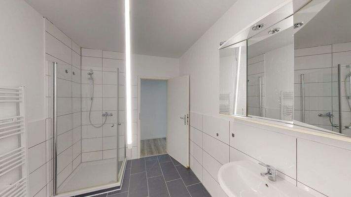 Badezimmer mit Dusche