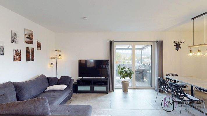 .. moderner Fliesenboden mit Fußbodenheizung