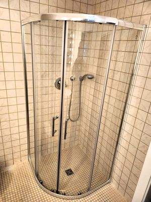 Bad Bild 1 Einliegerwohnung.jpg