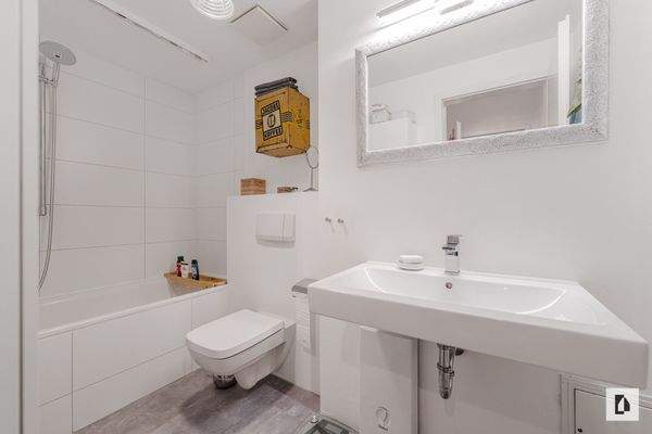 Badezimmer 2 mit Dusch-Wanne