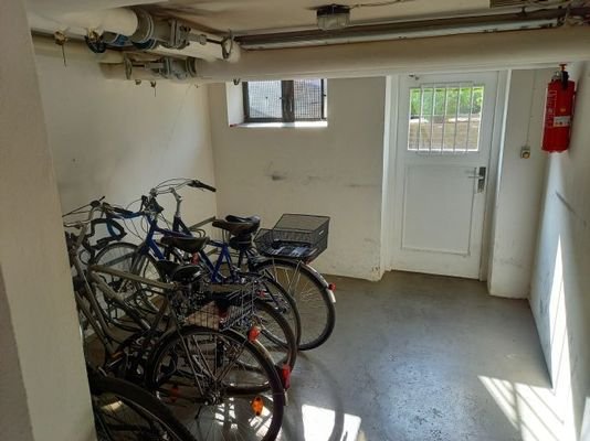 Ausgang Fahrradkeller