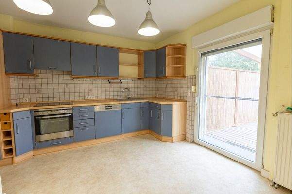 Wohnküche mit Ausgang zum Garten