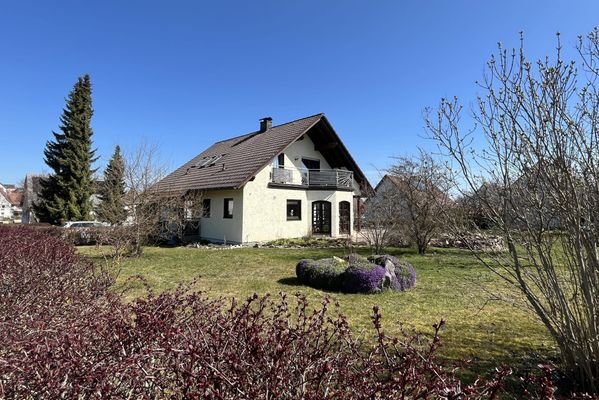 Außenansicht - Blick übers Grundstück