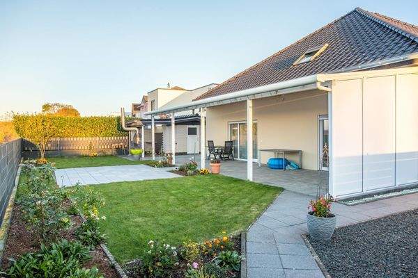 Gartenhaus und Grillplatz