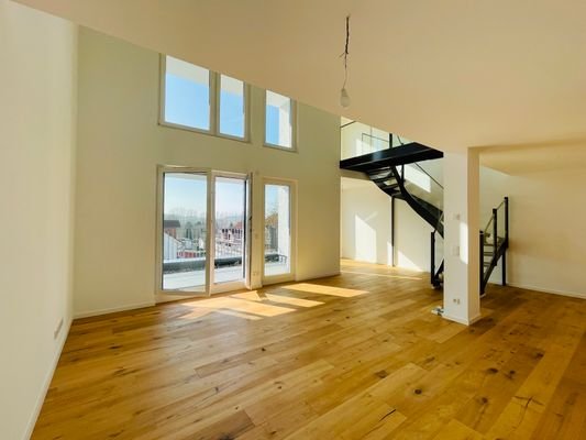 Wohnzimmer mit Balkon.jpeg
