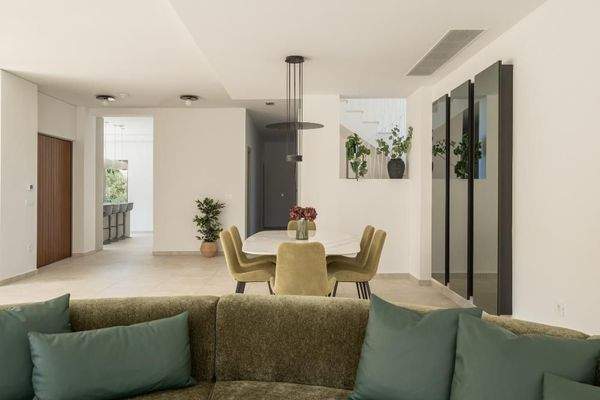 Kreta, Tavronitis: Zeitgenössisch eingerichtete Villa mit Pool zu verkaufen