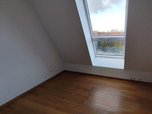 Kinderzimmer Büro 2.jpg