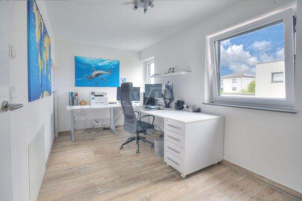 Arbeits- /Kinderzimmer