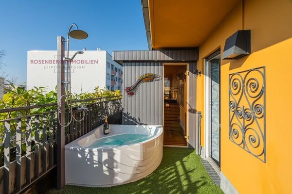 Whirlpool mit Dusche