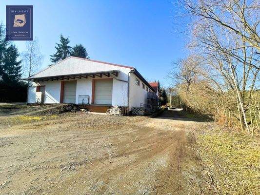 Zufahrt zur Lagerhalle