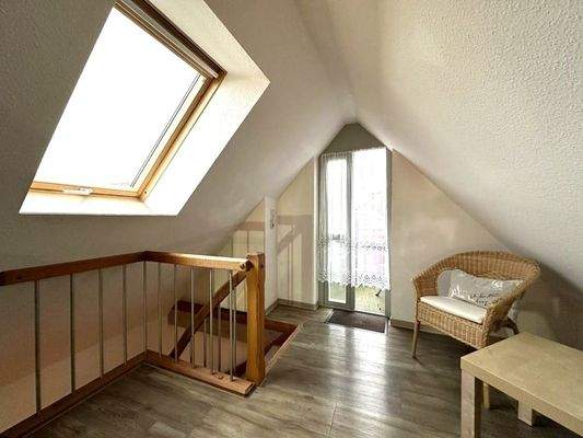 Dachgeschoss-Wohnung - Schlafzimmer unter dem Dach mit Balkon