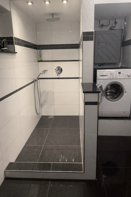 Dusche und Waschmaschinenanschluss UG