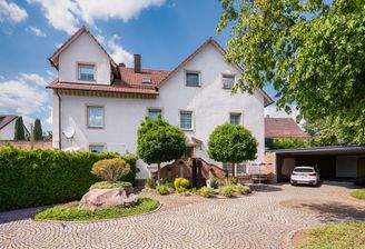 Außenansicht Einfahrt u. Carport