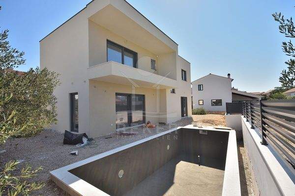 Traumhafte Terrasse mit beheiztem Pool