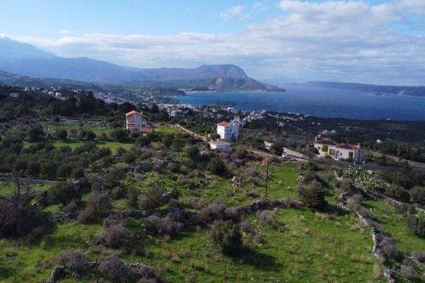 Kreta, Kokkino Chorio: Landschaftlich reizvolles Grundstück mit Meerblick zu verkaufen