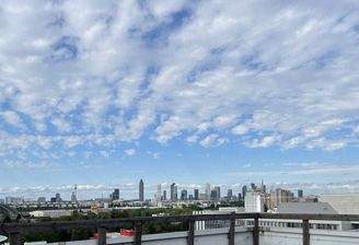 Livinit -Dachterrasse -Teilausblick Skyline