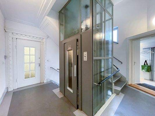 Fahrstuhl direkt vor der Tür