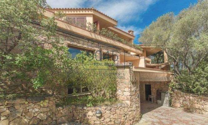 Prächtiges Anwesen mit Olivenhain und zwei kleinen Seen in Palau