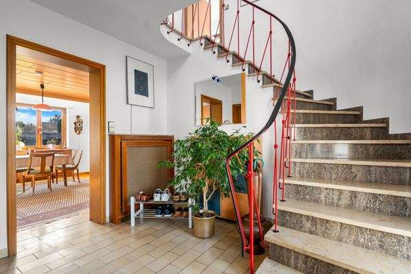 05-EG-Diele blick Esszimmer.jpg