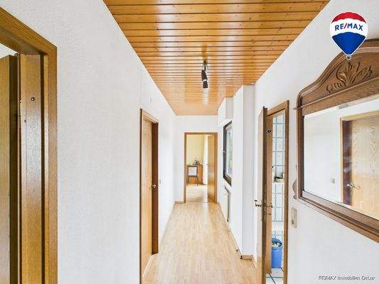 RE/MAX Immobilien DeLux Einfamilienhaus Wallerfangen-Oberlimberg Flur 1