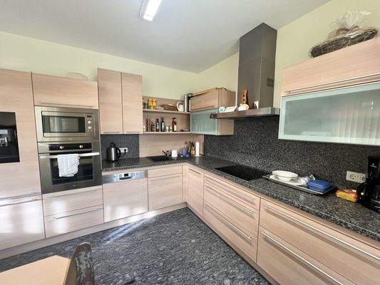 Küche mit Essbereich im EG