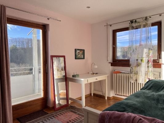 Kinder-/Gästezimmer mit Balkonzugang