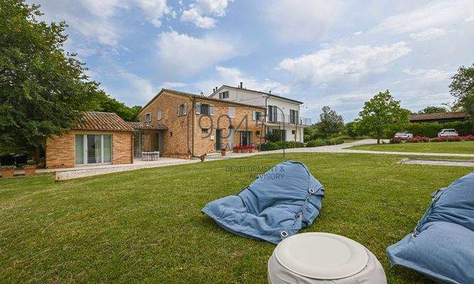 Charmantes Landhaus mit 4 Apartments und Panoramablick in Belvedere Ostrense – Marken