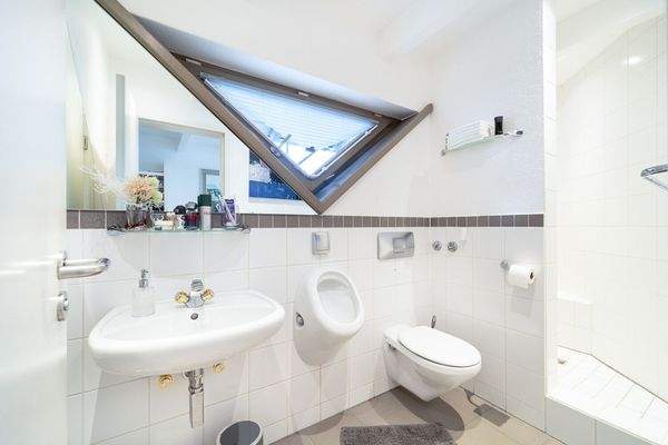 EG Gäste WC mit Dusche