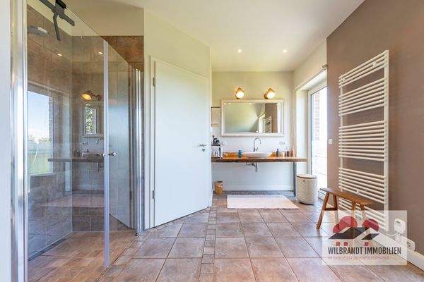 Badezimmer im Dachgeschoss 