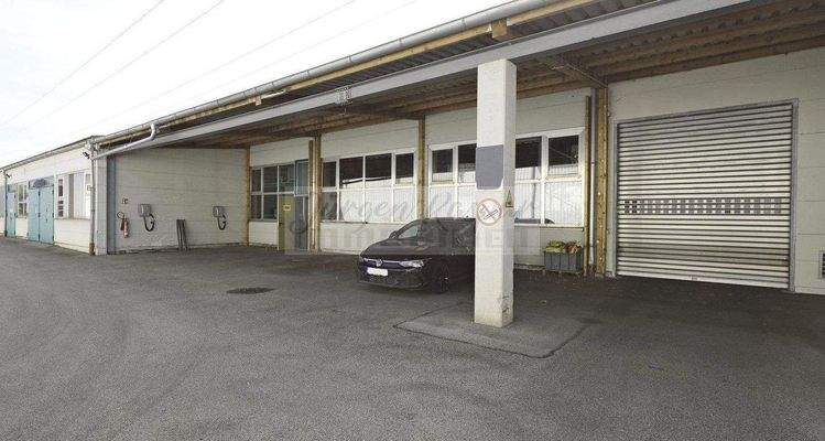 Rolltor - überdachte Anlieferung