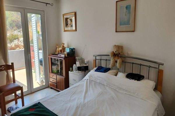 Kreta, Kalamitsi Amigdali: Charmantes kretisches Haus mit privatem Olivenhain und Bergblick zu verkaufen