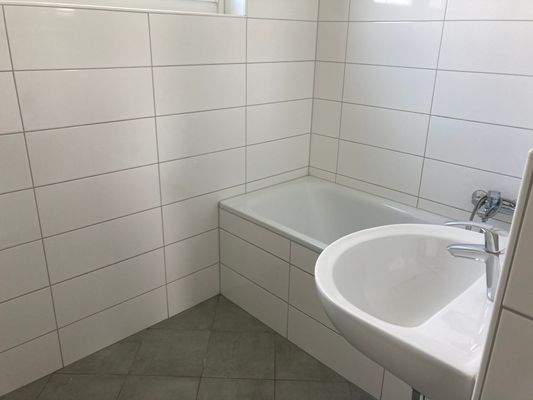 Beispielhaftes Bad. Das Bad in der angebotenen Wohnung kann abweichen.