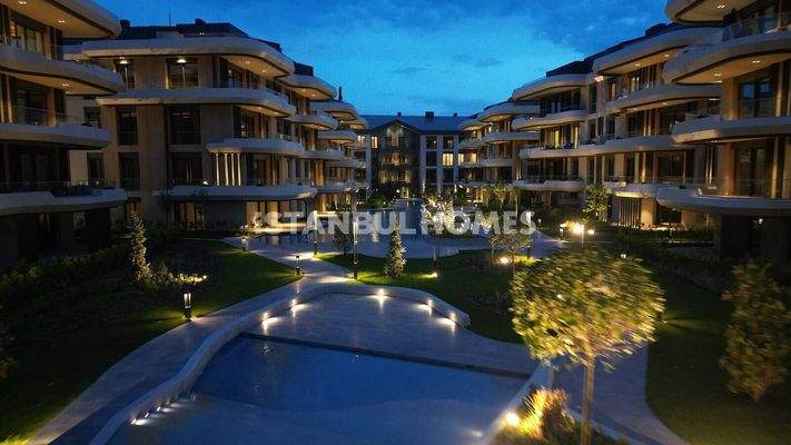 Elegant Apartments in a Richly-Featued Complex in Bakirkoy