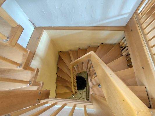 hochwertige Massivholztreppe