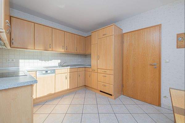 Küche mit Einbauküche