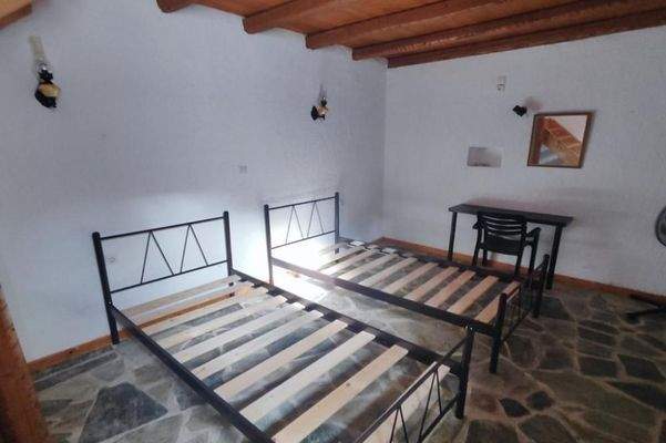 Kreta, Kavousi: Traditionelles Dorfsteinhaus mit Gästehaus zu verkaufen