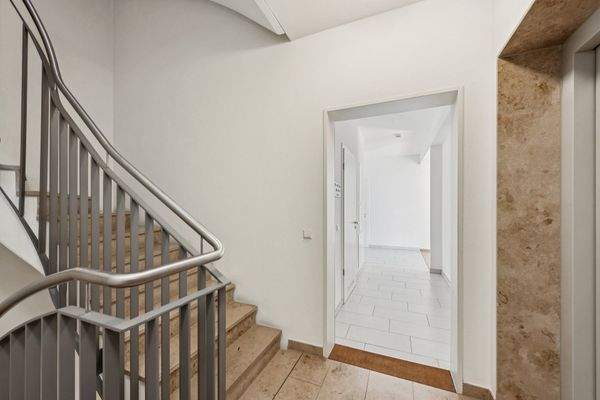 Treppenhaus und Wohnungseingang