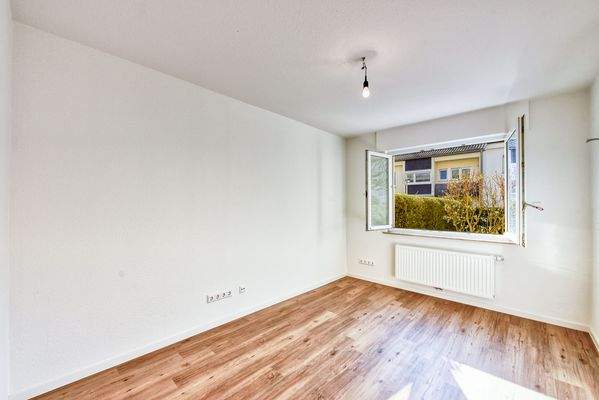 EG, Kinderzimmer v. Tür