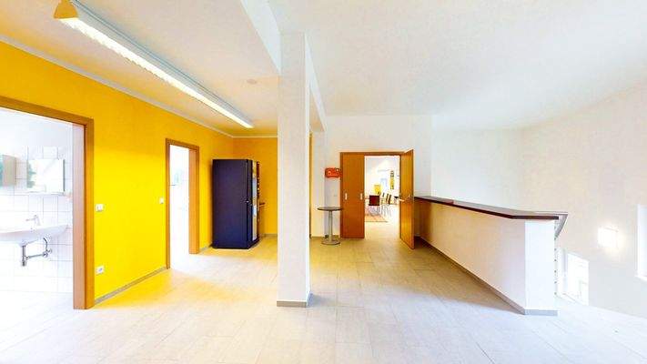 Foyer mit Blick zum Seminarraum und den WC's