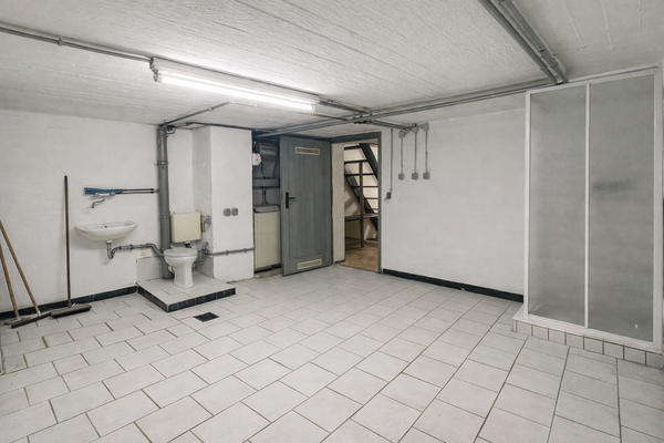 Kellerraum mit Duschbad 
