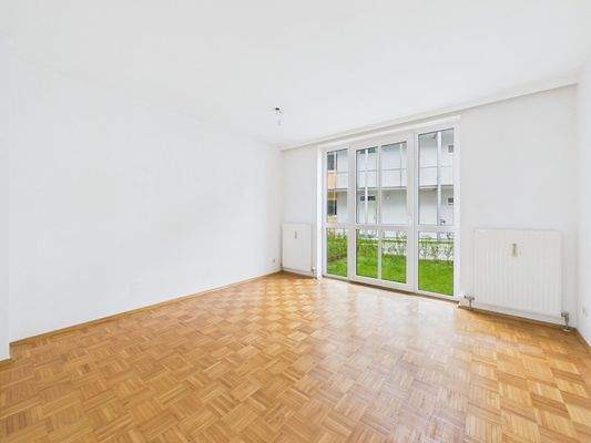 CAM04191G0-PR0057-STILL005