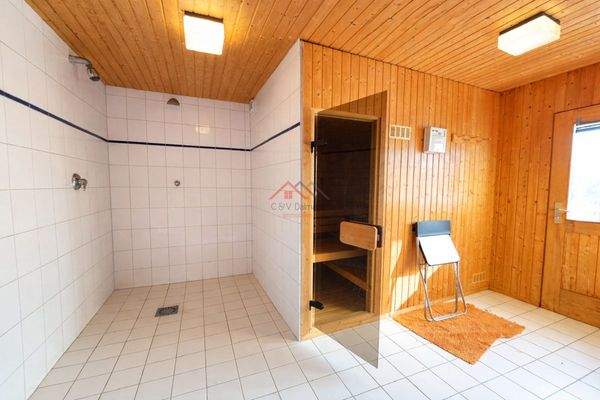 Sauna mit Dusche